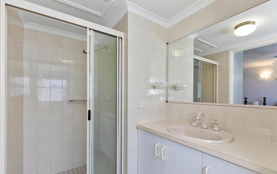 Villa Venezia Apt 3 - Spacious Hervey Bay Beachfront Apartment Luaran gambar